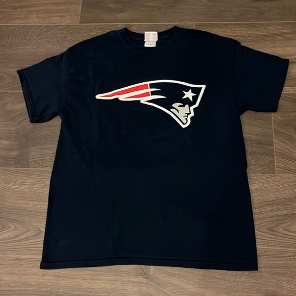 🏈 NFL Patriots 🏈 - Darrelle Revis #24 men’s large tee - nice condition!! - Picture 1 of 3